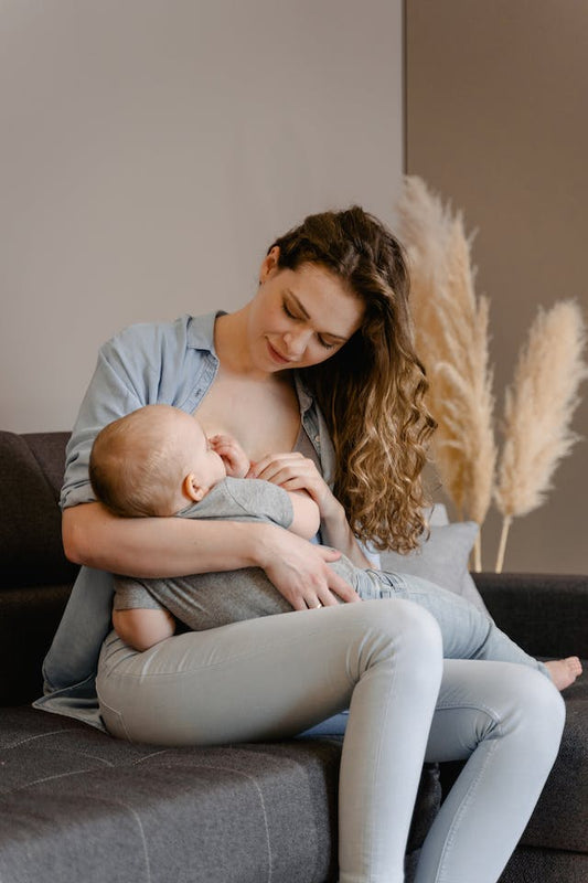 Building Healthy Breastfeeding Routines for Mom and Baby